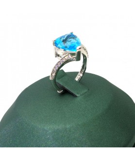 Natural blue topaz inlaid heart-shaped gem ring