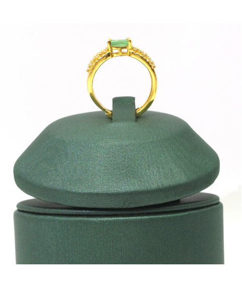 Natural emerald inlaid gold gem ring