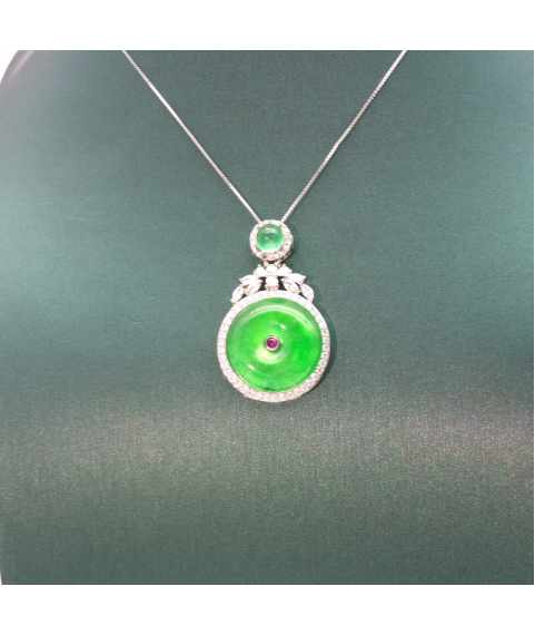 Round emerald silver edged Diamond Pendant