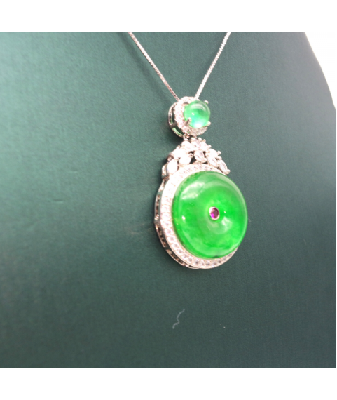 Round emerald silver edged Diamond Pendant